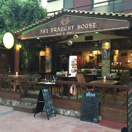 The Draught House Pub-Inn Малиа Экстерьер фото